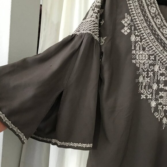 Boho Chelsea and Theodore Embroidered V-neck Top Small - Picture 3 of 12